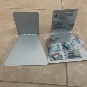 2 invisible book shelf’s
